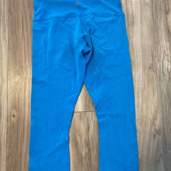 LULULEMON CAPRIS / CROPPED LEGGINGS - Picture 4 of 4